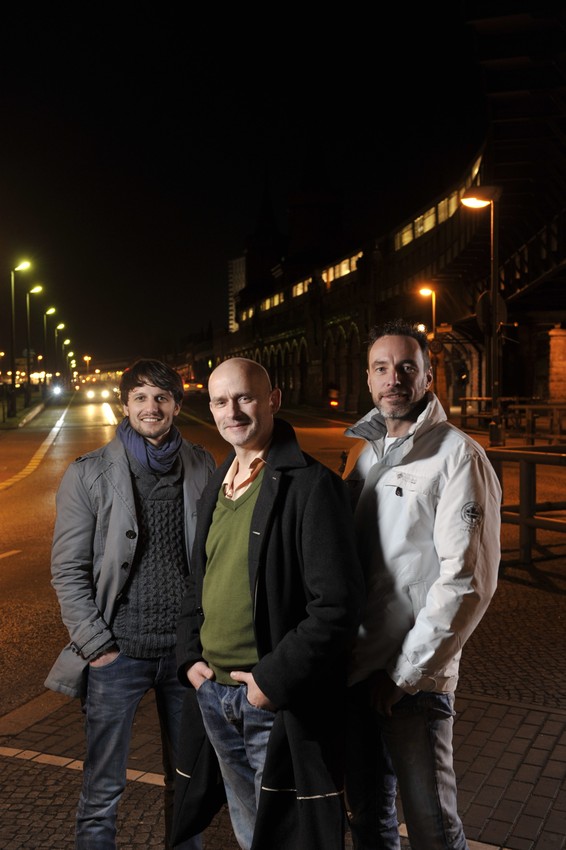 Mitarbeiter der Berliner Clubkommission. Von links: Lutz Leichsenring (Pressesprecher), Rainer Grigutsch (Büroleiter), Olaf Möller (1. Vorsitzender).